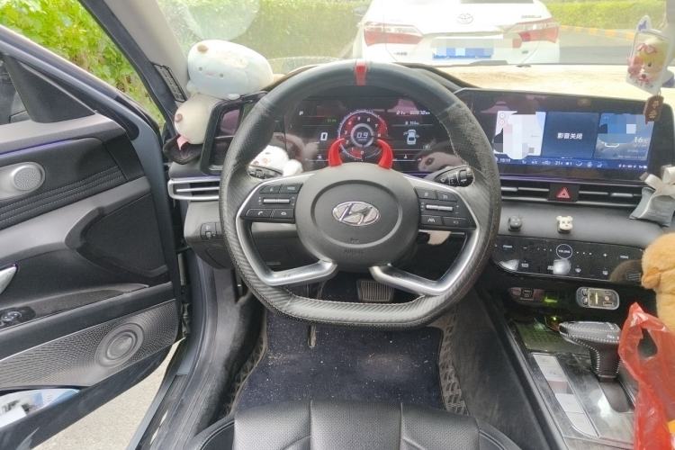 Used Hyundai Elantra 2021 1.5L CVT LUX Prestige Edition Steering Wheel