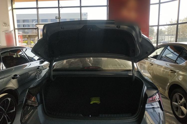 Used Hyundai Elantra 2021 1.5L CVT LUX Prestige Edition Trunk
