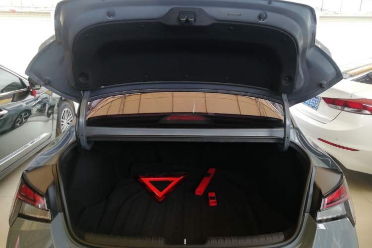 Used Hyundai Elantra 2021 1.5L CVT LUX Prestige Edition Trunk