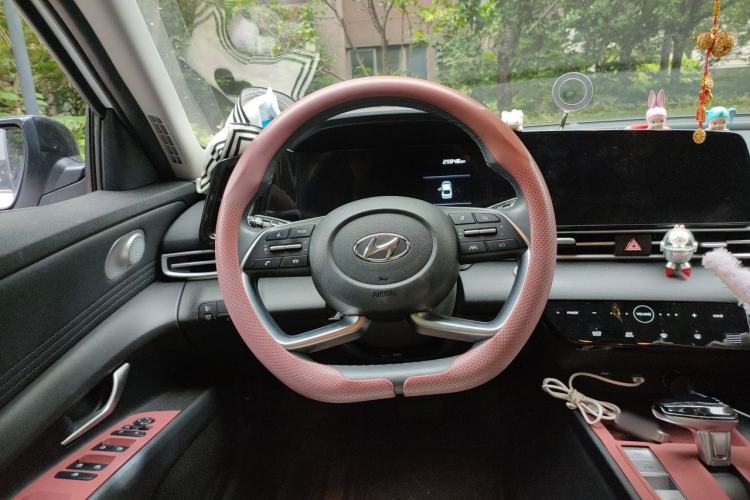 Used Hyundai Elantra 2021 1.5L CVT LUX Prestige Edition Steering Wheel