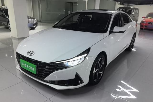 Hyundai Elantra 2021 1.5L CVT LUX Prestige Edition مستعملة