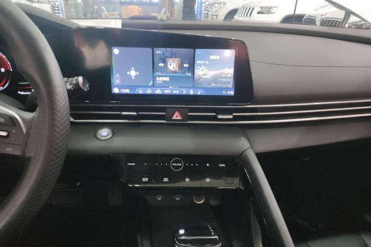 Used Hyundai Elantra 2021 1.5L CVT LUX Prestige Edition Audio And AC Panel