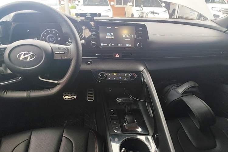 Used Hyundai Elantra 2021 240TGDi DCT GLX Elite Edition Audio And AC Panel