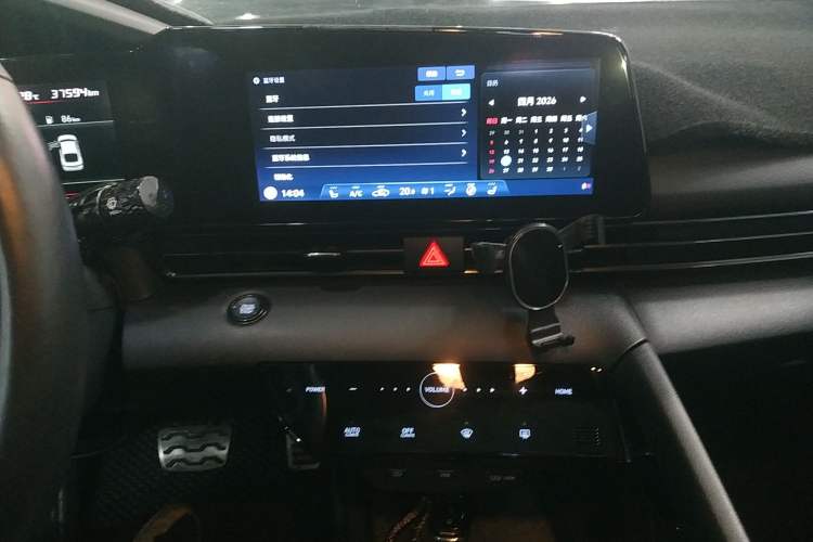 Used Hyundai Elantra 2021 240TGDi DCT LUX Prestige Edition Audio And AC Panel
