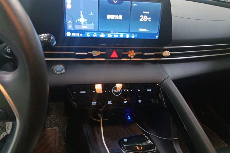 Used Hyundai Elantra 2021 1.5L CVT LUX Prestige Edition Audio And AC Panel