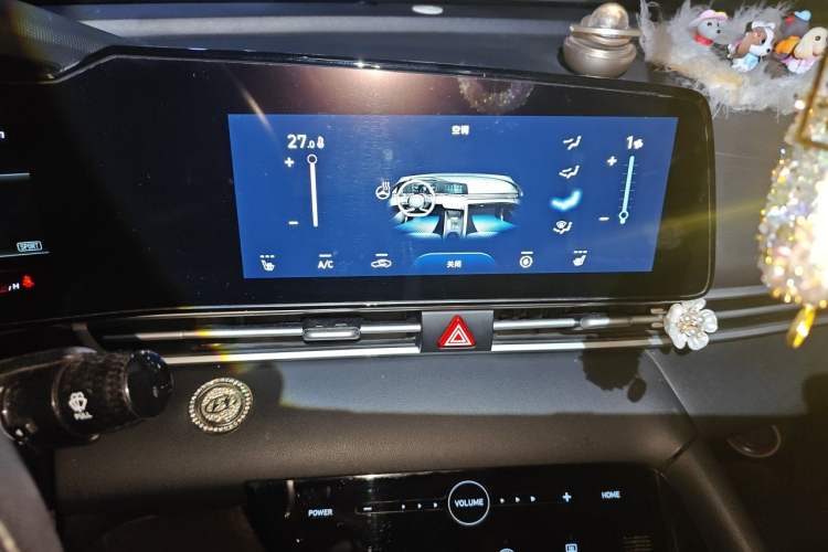 Used Hyundai Elantra 2021 1.5L CVT LUX Prestige Edition Audio And AC Panel