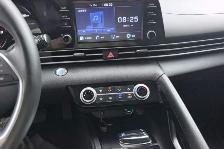 Used Hyundai Elantra 2021 1.5L CVT GLX Elite Edition Audio And AC Panel