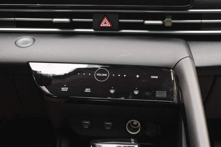 Used Hyundai Elantra 2021 1.5L CVT LUX Prestige Edition Audio And AC Panel