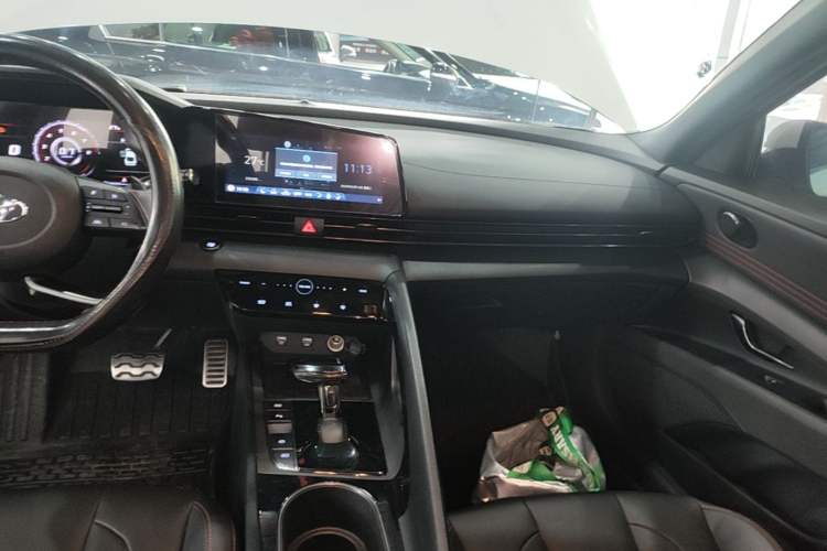 Used Hyundai Elantra 2021 240TGDi DCT LUX Prestige Edition Audio And AC Panel