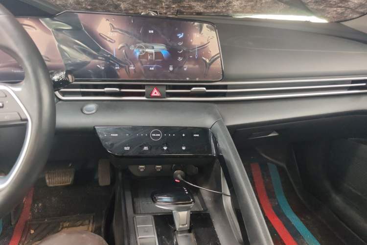Used Hyundai Elantra 2021 1.5L CVT LUX Prestige Edition Audio And AC Panel
