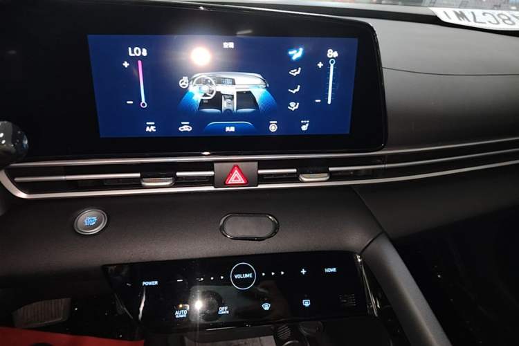 Used Hyundai Elantra 2021 1.5L CVT LUX Prestige Edition Audio And AC Panel