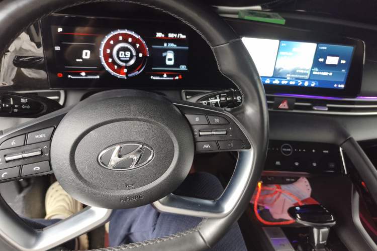 Used Hyundai Elantra 2021 1.5L CVT LUX Prestige Edition Audio And AC Panel