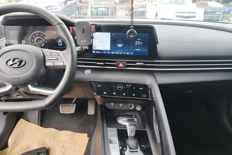 Used Hyundai Elantra 2021 1.5L CVT LUX Prestige Edition Audio And AC Panel