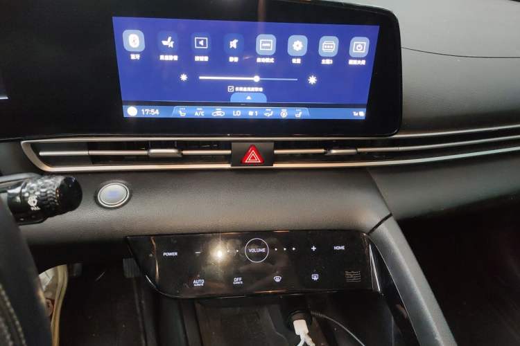 Used Hyundai Elantra 2021 1.5L CVT LUX Prestige Edition Audio And AC Panel