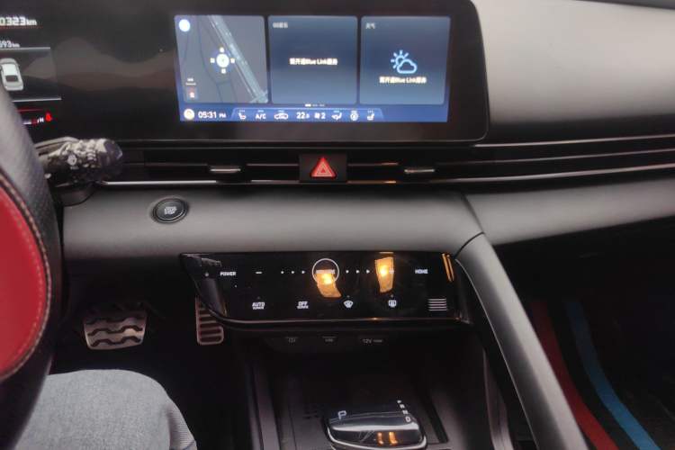 Used Hyundai Elantra 2021 240TGDi DCT LUX Prestige Edition Audio And AC Panel