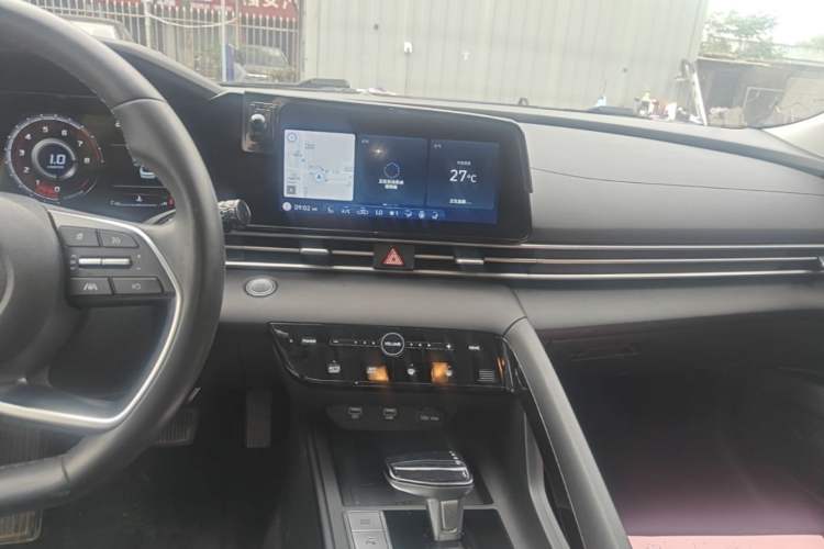 Used Hyundai Elantra 2021 1.5L CVT LUX Prestige Edition Audio And AC Panel