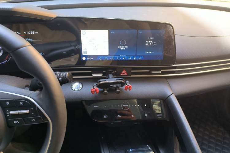 Used Hyundai Elantra 2021 1.5L CVT LUX Prestige Edition Audio And AC Panel