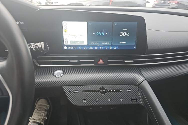 Used Hyundai Elantra 2021 1.5L CVT LUX Prestige Edition Audio And AC Panel