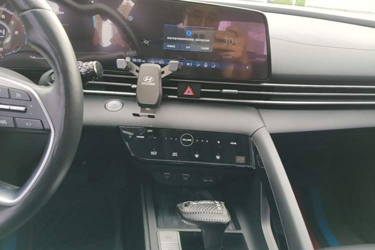 Used Hyundai Elantra 2021 1.5L CVT LUX Prestige Edition Audio And AC Panel