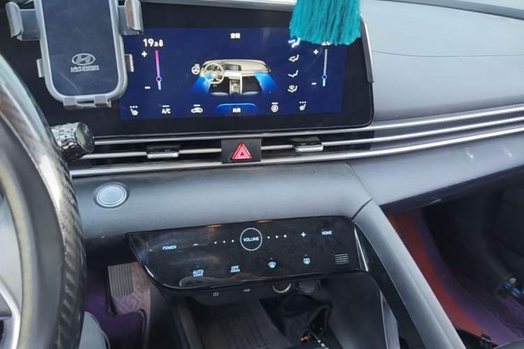 Used Hyundai Elantra 2021 1.5L CVT LUX Prestige Edition Audio And AC Panel