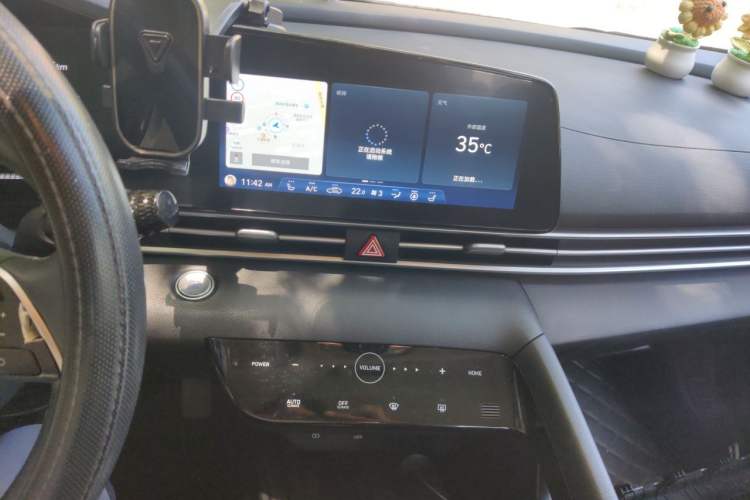 Used Hyundai Elantra 2021 1.5L CVT LUX Prestige Edition Audio And AC Panel