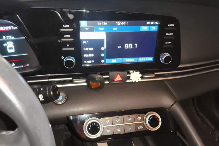 Used Hyundai Elantra 2021 1.5L CVT LUX Prestige Edition Audio And AC Panel