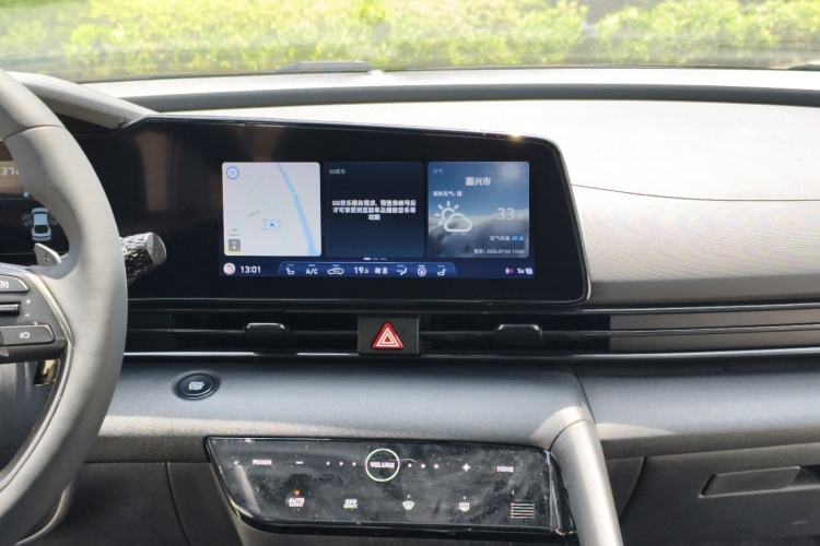 Used Hyundai Elantra 2021 240TGDi DCT LUX Prestige Edition Audio And AC Panel