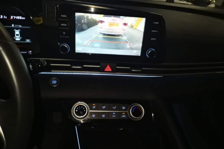 Used Hyundai Elantra 2021 1.5L CVT GLX Elite Edition Audio And AC Panel