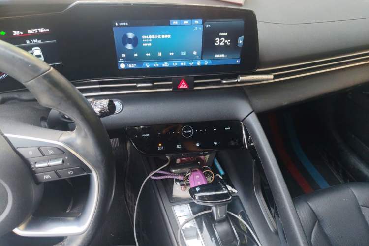 Used Hyundai Elantra 2021 1.5L CVT LUX Prestige Edition Audio And AC Panel