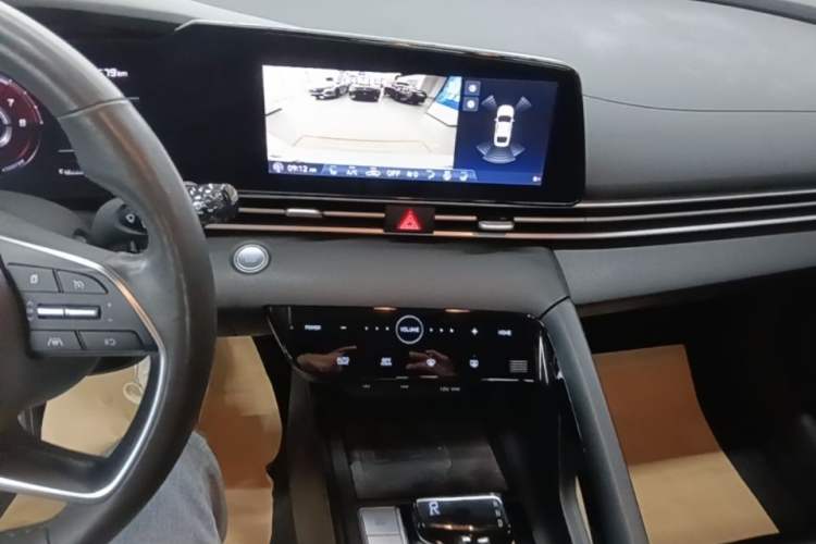 Used Hyundai Elantra 2021 1.5L CVT LUX Prestige Edition Audio And AC Panel