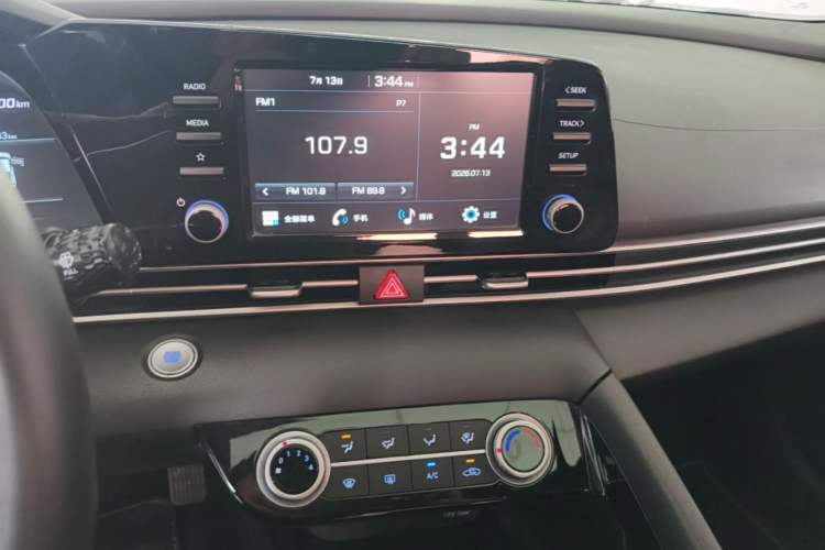 Used Hyundai Elantra 2021 1.5L CVT GLX Elite Edition Audio And AC Panel