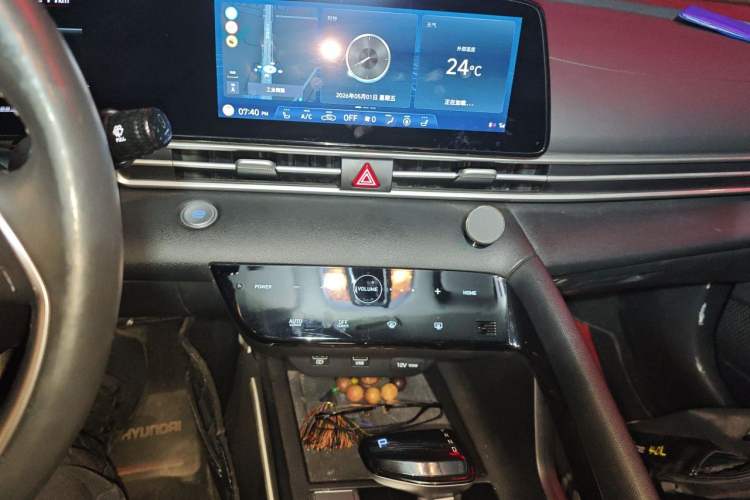 Used Hyundai Elantra 2021 1.5L CVT LUX Prestige Edition Audio And AC Panel