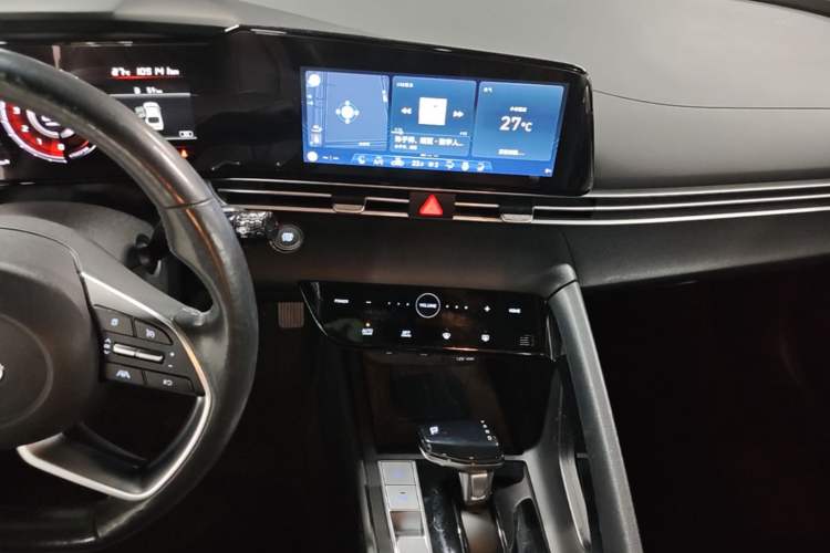 Used Hyundai Elantra 2021 1.5L CVT LUX Prestige Edition Audio And AC Panel