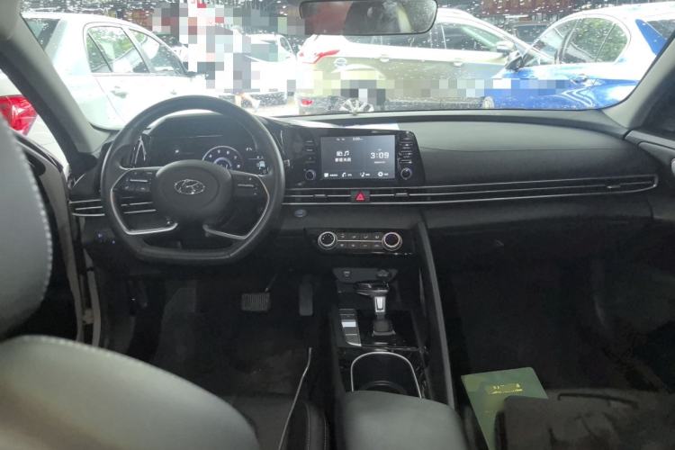 Used Hyundai Elantra 2021 1.5L CVT GLX Elite Edition Center Console