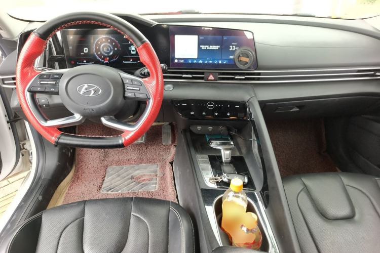 Used Hyundai Elantra 2021 1.5L CVT LUX Prestige Edition Center Console