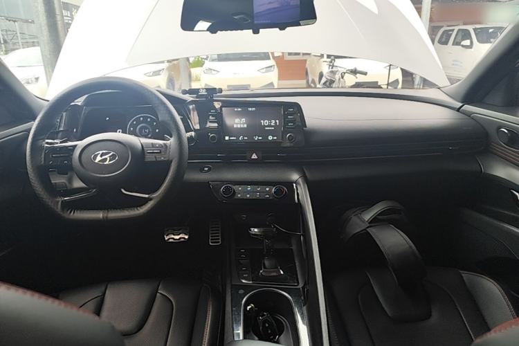 Used Hyundai Elantra 2021 240TGDi DCT GLX Elite Edition Center Console