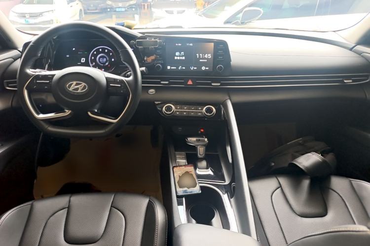 Used Hyundai Elantra 2021 1.5L CVT GLX Elite Edition Center Console