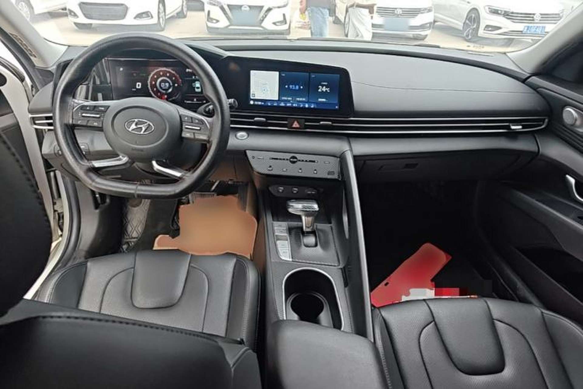 Used Hyundai Elantra 2021 1.5L CVT LUX Prestige Edition Center Console