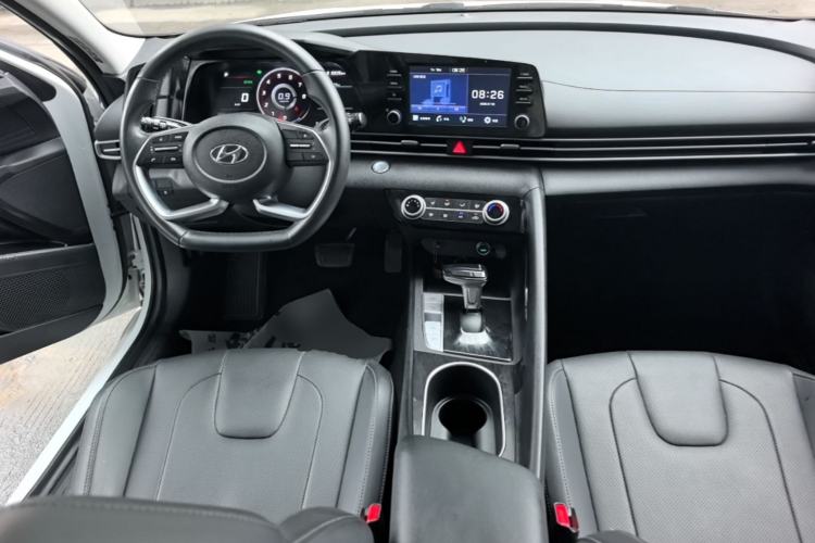 Used Hyundai Elantra 2021 1.5L CVT GLX Elite Edition Center Console