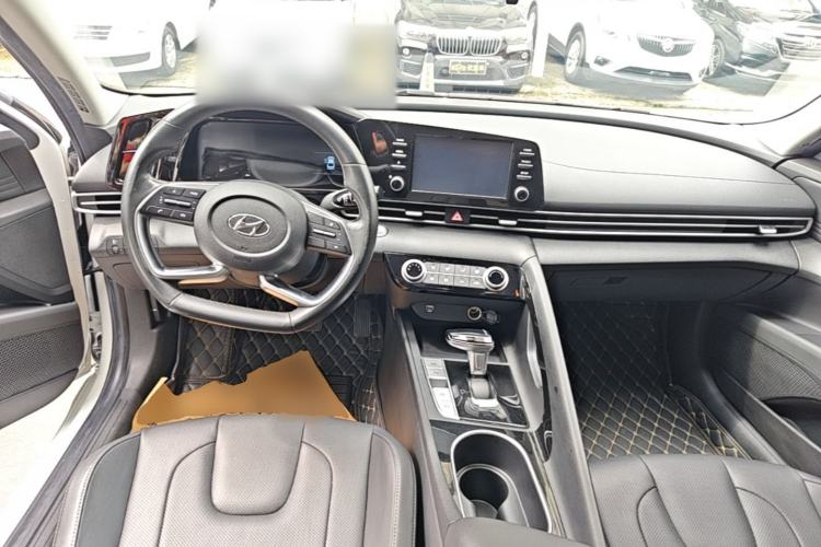 Used Hyundai Elantra 2021 1.5L CVT GLX Elite Edition Center Console