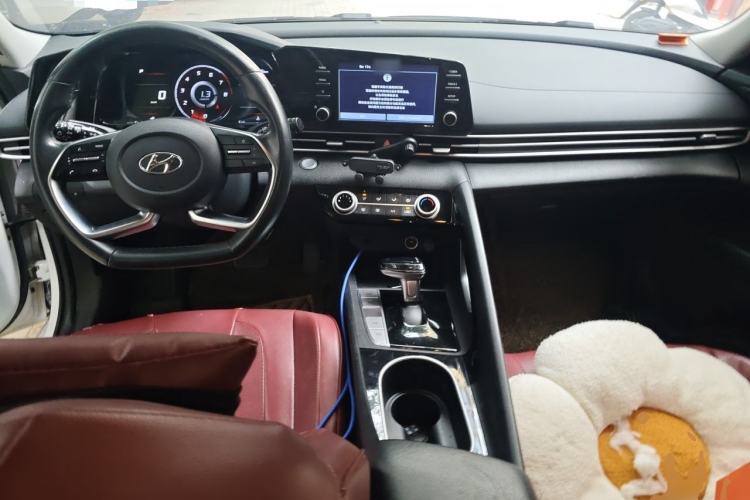 Used Hyundai Elantra 2021 1.5L CVT GLX Elite Edition Center Console