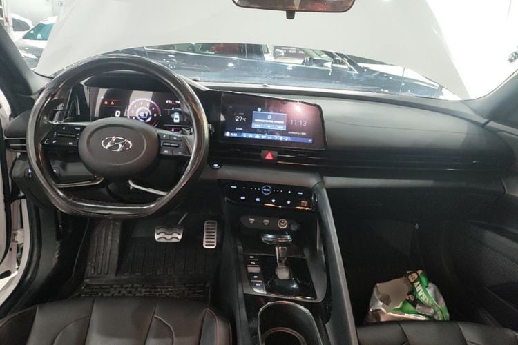 Used Hyundai Elantra 2021 240TGDi DCT LUX Prestige Edition Center Console