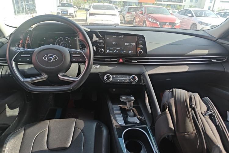 Used Hyundai Elantra 2021 1.5L CVT GLX Elite Edition Center Console