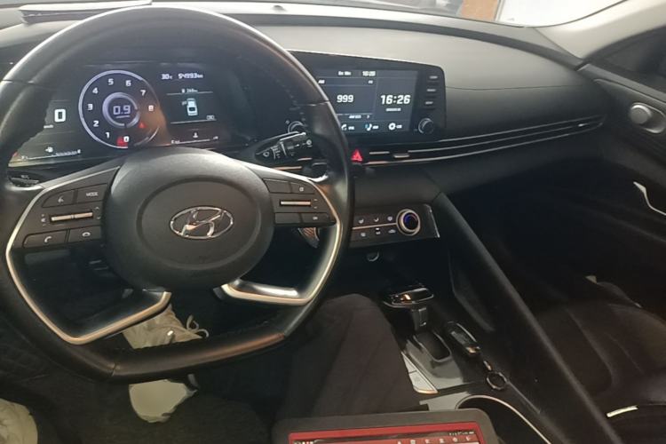Used Hyundai Elantra 2021 1.5L CVT GLX Elite Edition Center Console