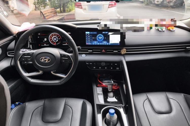 Used Hyundai Elantra 2021 1.5L CVT LUX Prestige Edition Center Console