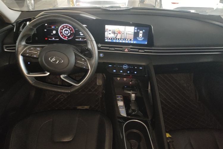 Used Hyundai Elantra 2021 1.5L CVT GLX Elite Edition Center Console