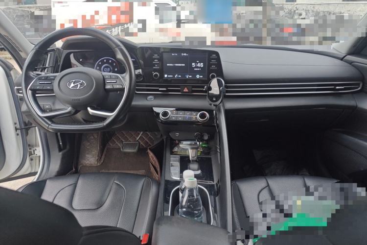 Used Hyundai Elantra 2021 1.5L CVT GLX Elite Edition Center Console
