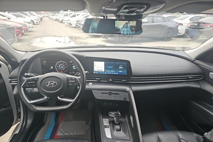 Used Hyundai Elantra 2021 1.5L CVT LUX Prestige Edition Center Console