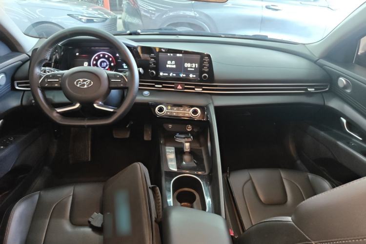 Used Hyundai Elantra 2021 1.5L CVT GLX Elite Edition Center Console