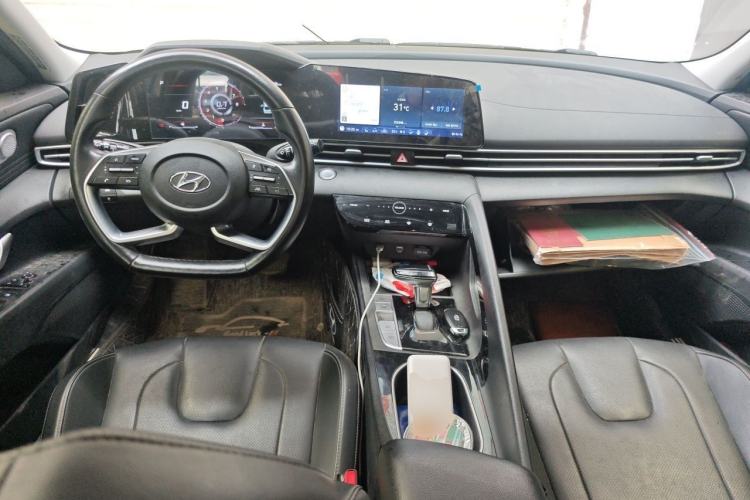Used Hyundai Elantra 2021 1.5L CVT LUX Prestige Edition Center Console